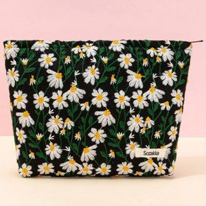 Daisy Embroidered Makeup Bag